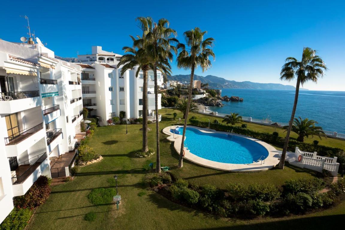 Palmeras 72 Menyber Nerja Luaran gambar