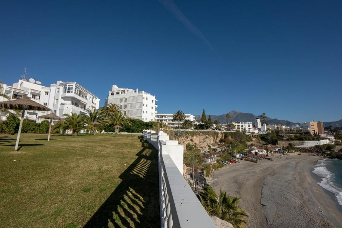Palmeras 72 Menyber Nerja Luaran gambar